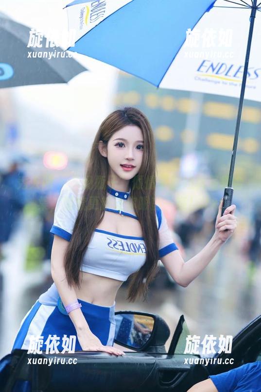 秀人网 - “奶瓶子”倾情奉献短裤写真合集，潮流更新让你眼前一亮！.txt