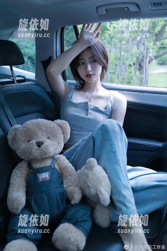秀人网 - 妮儿Bluelabel浴室最新写真合集，揭秘她的生活与时尚风格！.txt