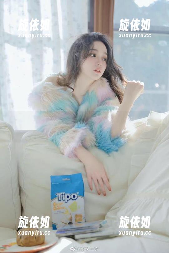 秀人网 - 最新娜露Selena校园写真全解析：每一张都是青春的定格与回忆.txt