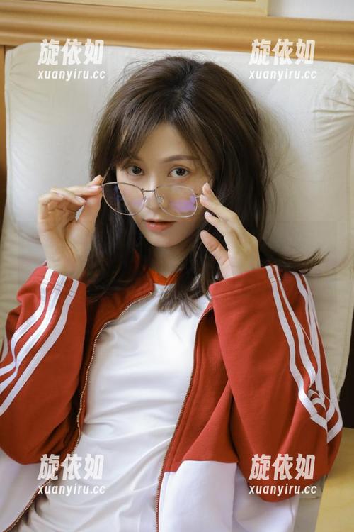 秀人网 - 易阳Silvia的视觉诱惑：下载超高清图集，感受极致之美与艺术的交融！.txt