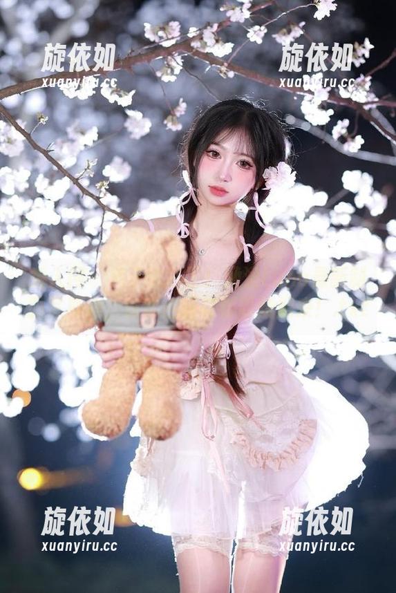 秀人网 - 裤子太紧了！涵涵Luna最新制服写真集，仿佛连屏幕都要烧起来！.txt