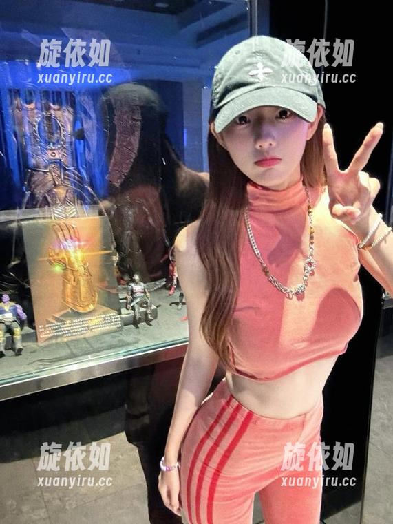 秀人网 - 温妮倾情奉献JK写真合集：每一张都在诉说着独特的青春故事.txt
