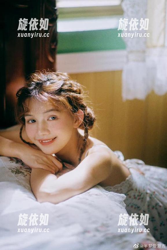秀人网 - 王曼柔高清写真作品：红裙之下的甜美与个性碰撞.txt