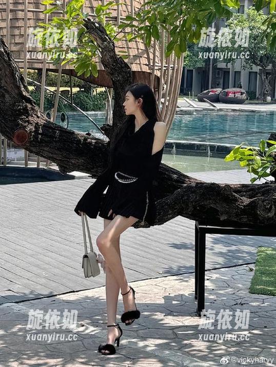 秀人网 - 圆润精致的美丽：蕊蕊ruirui写真合集，开启私密图集之旅.txt