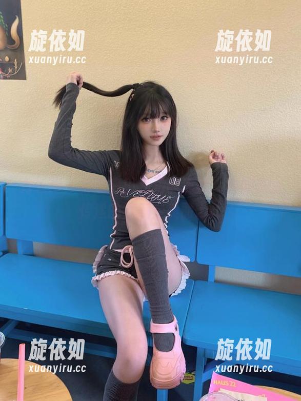 秀人网 - 探索麦田私拍的奥秘，棉袜美图传递的不只是美丽.txt