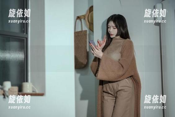 私房视频与图片结合的美丽，秋和柯基展现出迷人风情，带你走进她的视觉盛宴！.txt