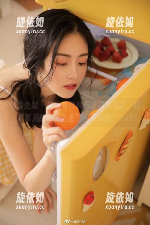 紧急企划 - 在线领略林书辞棉袜写真，打破常规的时尚与生活完美融合！.txt