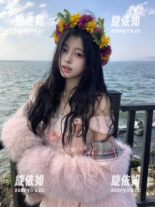 绮梦摄影 - 章章以连体衣为主题的写真作品，展现个性与艺术的完美融合.txt