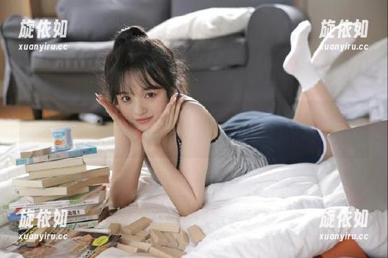 美媛馆 - 通过唐琪儿il的自拍作品：原图解读她在镜头前的真情流露与个人风格.txt