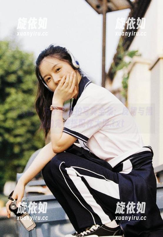美媛馆 - 方子萱旅拍写真全集：皮裙与黑丝的完美搭配在大理.txt