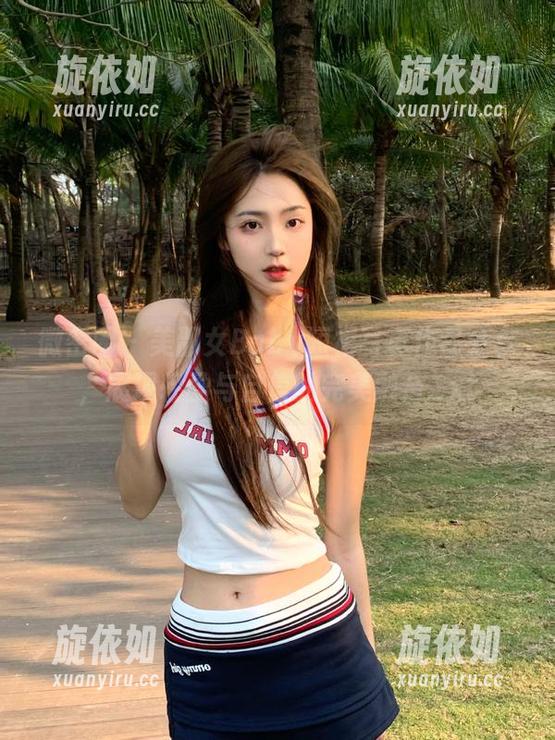 微密圈 - 美邵女Baby短裙写真作品分享，展现轻盈与自信的完美融合.txt