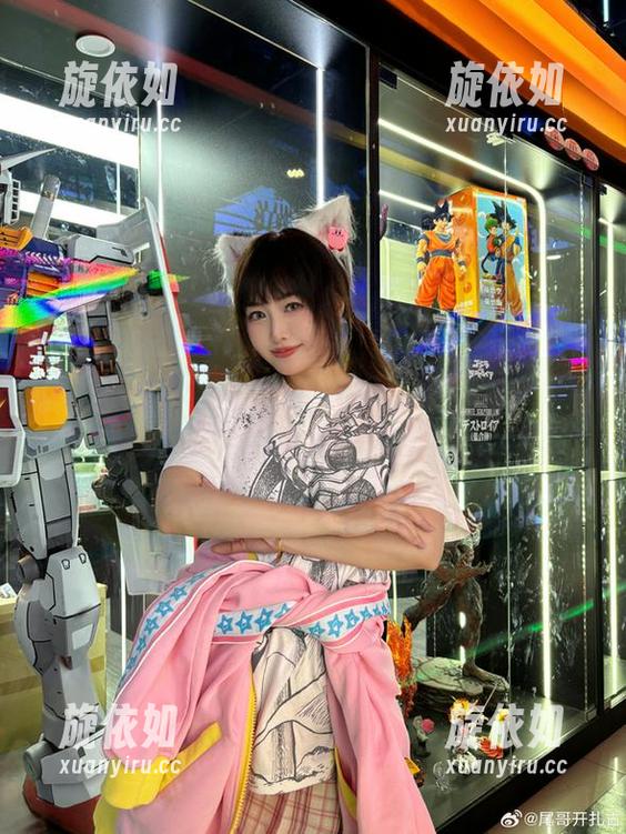 探索脱尾巴Mizuki在沙滩留下的精彩写真资源，海风轻拂心灵！.txt