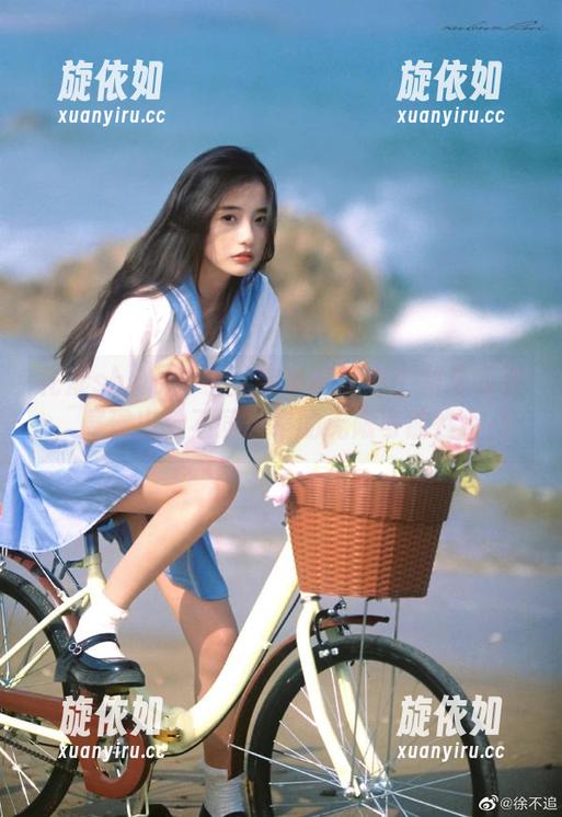 花漾show - 小尤奈最新写真中的连衣裙，展现出她不同风格的无限可能性.txt