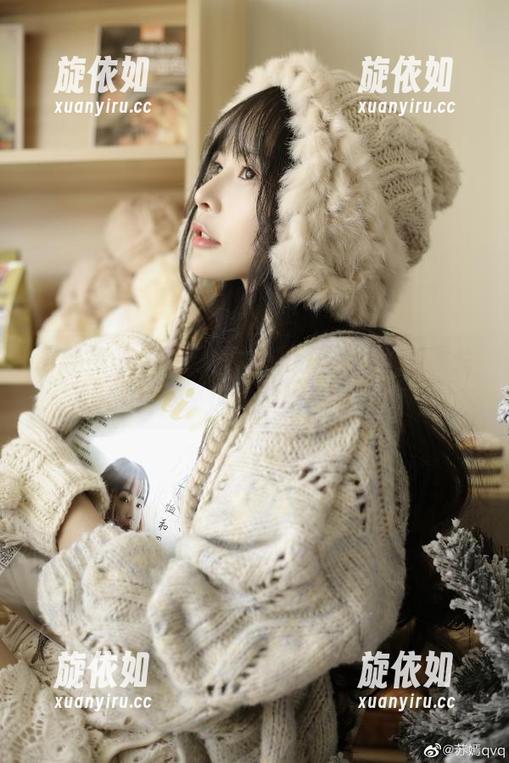 独特视角：苏嫣嫣阿姨私拍修女系列图片尽显优雅神秘.txt