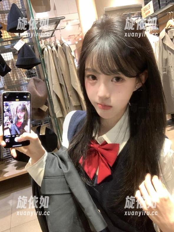 蜜桃社 - 伊素妍校服私房图集：每一张都是青春的无厘头，快来围观！.txt