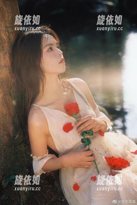 蜜桃社 - 美绪的肉丝写真作品：每一张图片都是风格的体现.txt