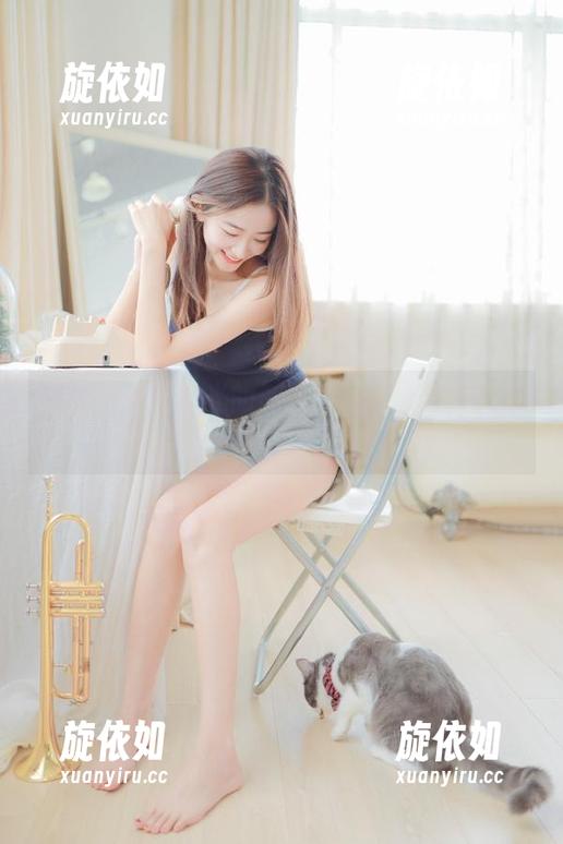 袜啵啵 - 无圣光的苏苏裸足写真：捕捉温婉与力量的完美套图.txt