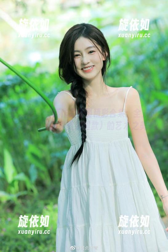 袜啵啵 - 雪糕作品美图精彩合集：全方位剖析肉丝（脚尖微加固款）的艺术之美.txt