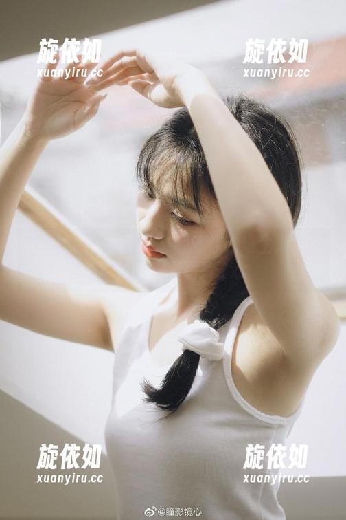 袜小喵为你呈现：在线喂你吃维生素主题的独家精彩图片.txt