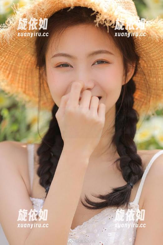语画界 - Miki兔的高清连体衣写真在线展示，惊艳每一个瞬间.txt