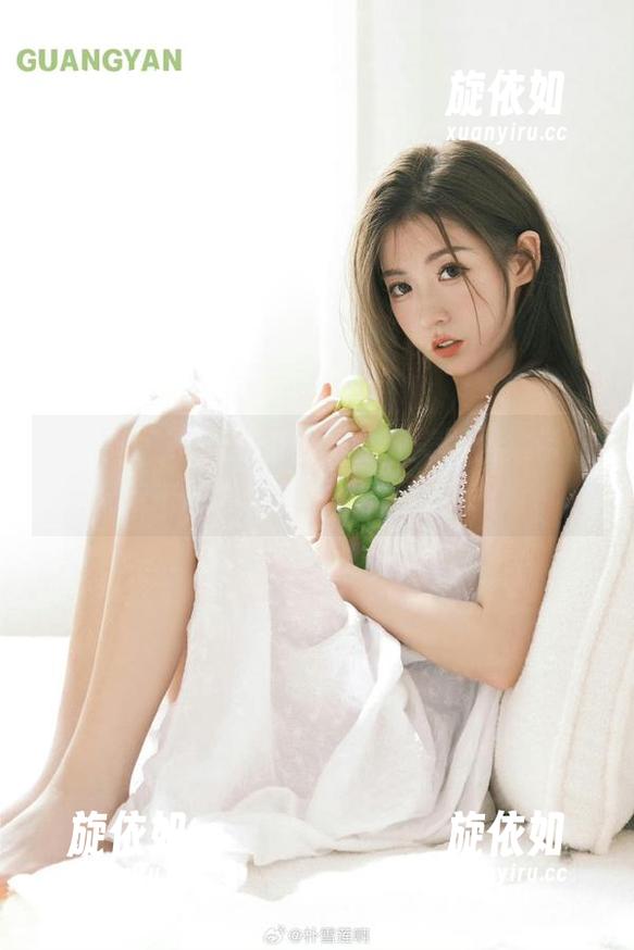 语画界 - 小沫琳豹纹风情，美图图集带你走进时尚与魅力的对话！.txt