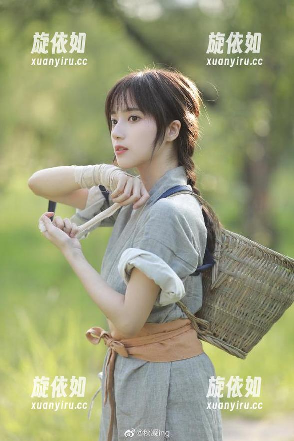 微密圈 - 少女写真合集，让轩子巨2兔的青春风采在镜头前绽放光彩.txt