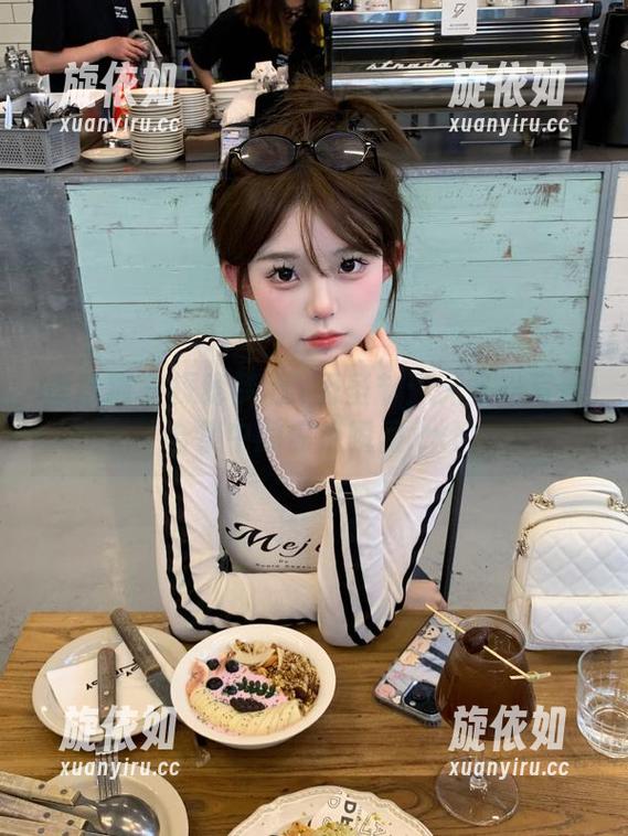 轰趴猫 - 探秘梦心玥万圣节：无圣光写真合集中的惊艳瞬间.txt