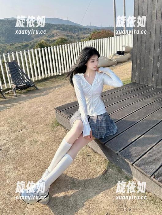 微密圈 - 阿色的红色内衣写真，succulent美感与艺术之美融为一体的图片分享.txt