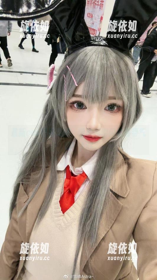 最新cos短裙美图，雪晴嘟嘟闪耀青春气息！.txt
