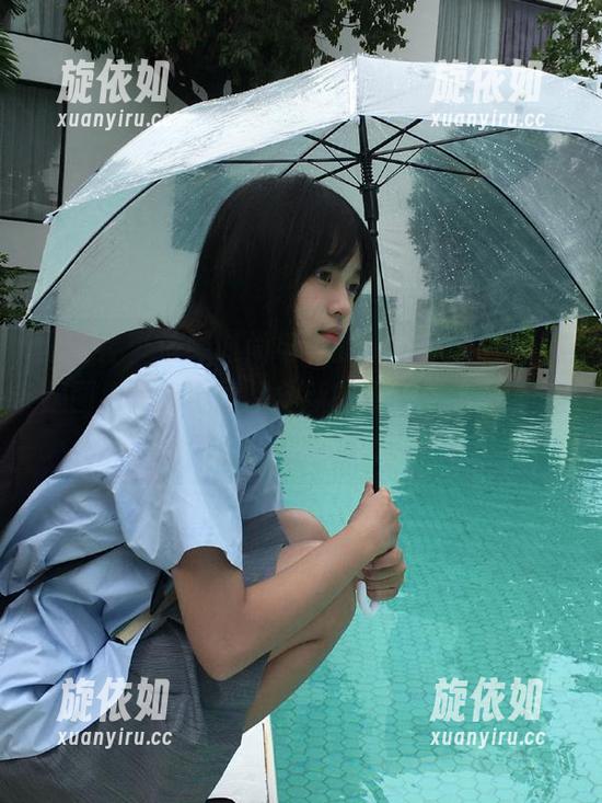 青豆客 - 演绎时尚与美丽，朱赢Molly美腿图包分享带给你全新的视觉体验，带你走进她的世界.txt