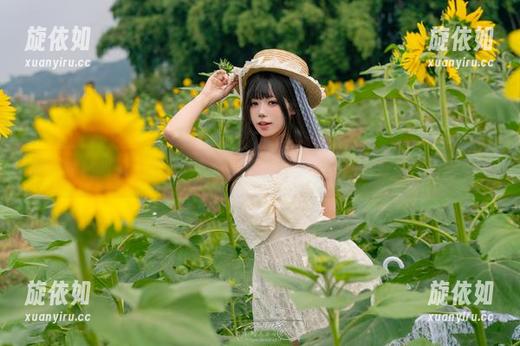 探索黏黏团子兔女王的艺术世界，无圣光的图片如梦般绚烂.txt